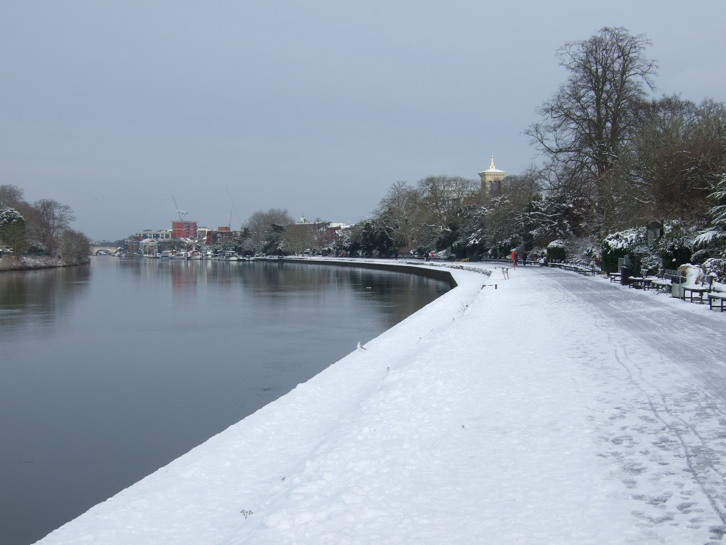 Snow by the Thames
